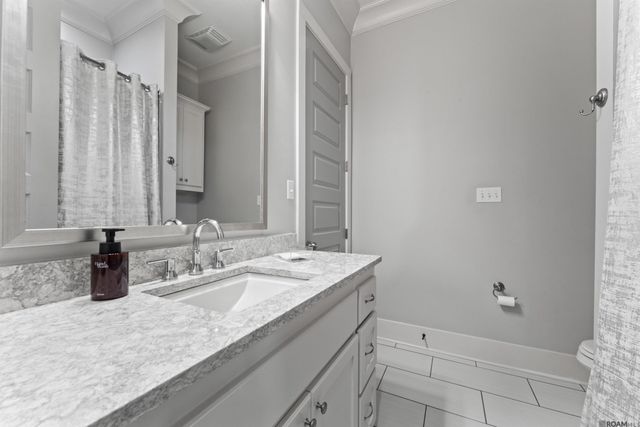 6277 Royal Lakes Estates Avenue, Gonzales, LA 70737