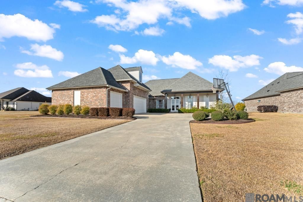 6277 Royal Lakes Estates Avenue, Gonzales, LA 70737