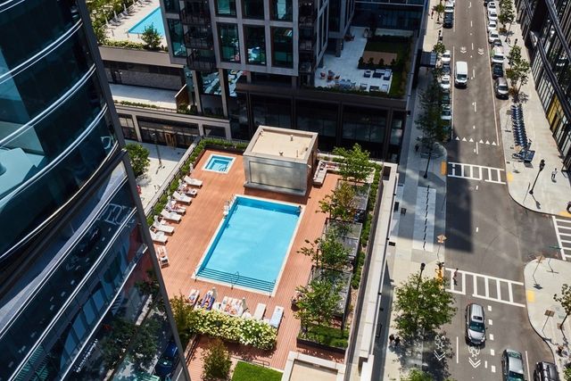 133 Seaport 1703, Boston, MA 02210