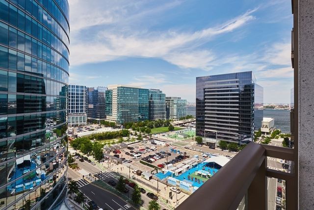 133 Seaport 1703, Boston, MA 02210