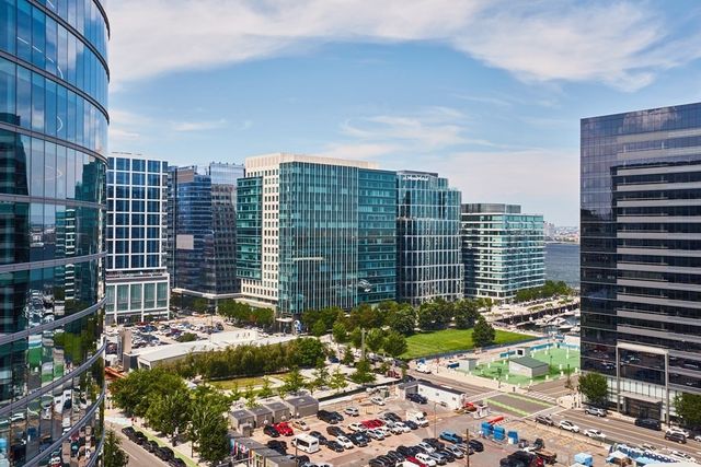 133 Seaport 1703, Boston, MA 02210
