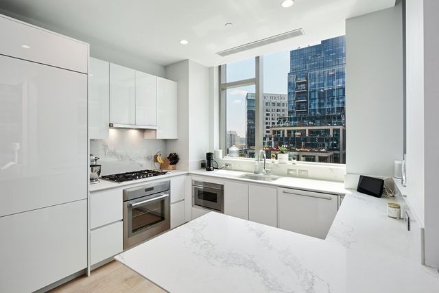 133 Seaport 1703, Boston, MA 02210
