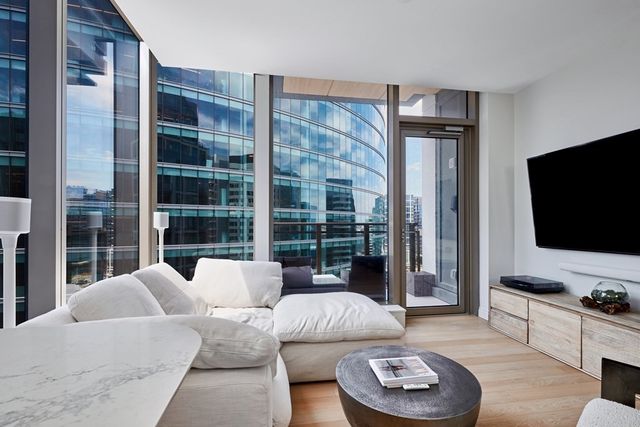 133 Seaport 1703, Boston, MA 02210