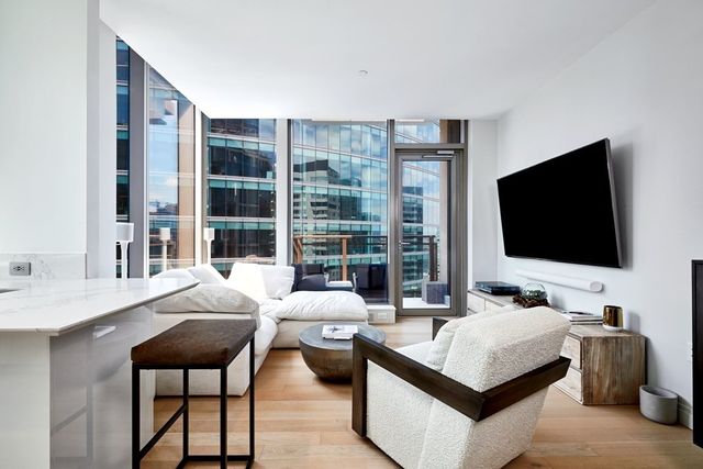 133 Seaport 1703, Boston, MA 02210