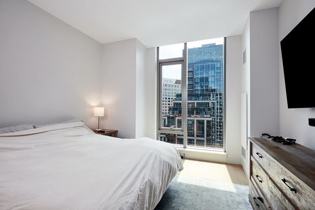 133 Seaport 1703, Boston, MA 02210