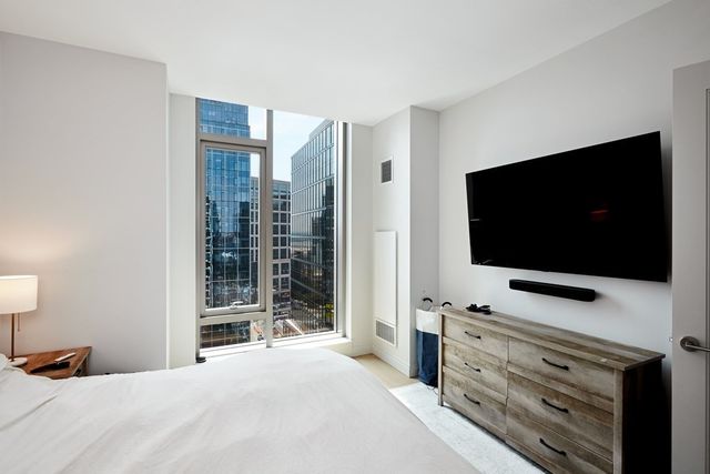 133 Seaport 1703, Boston, MA 02210