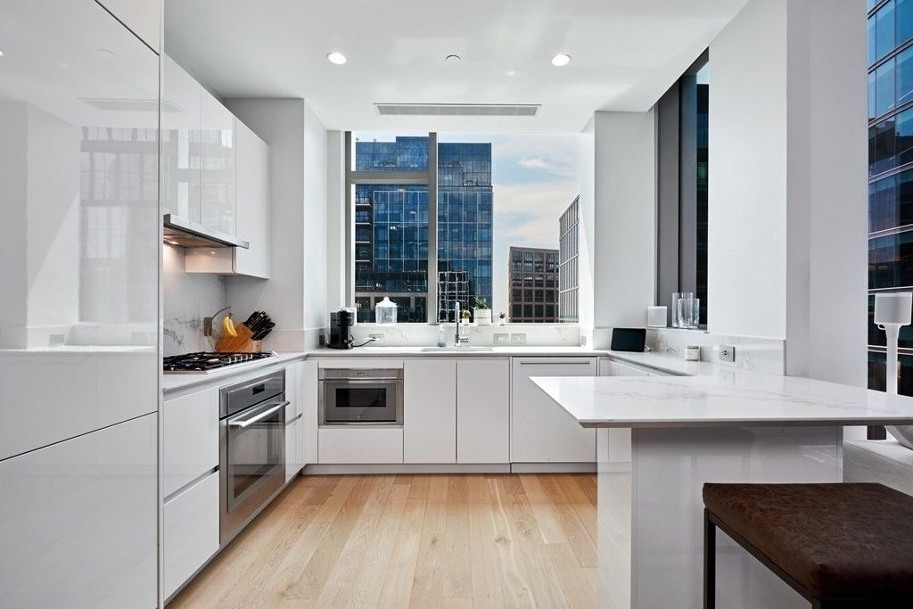 133 Seaport 1703, Boston, MA 02210