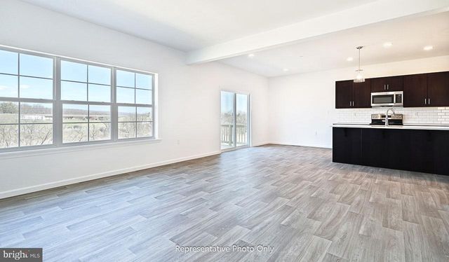 7843 OAK BROOK DR, Harrisburg, PA 17112