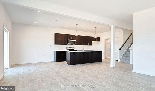 7843 OAK BROOK DR, Harrisburg, PA 17112