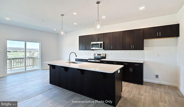 7843 OAK BROOK DR, Harrisburg, PA 17112