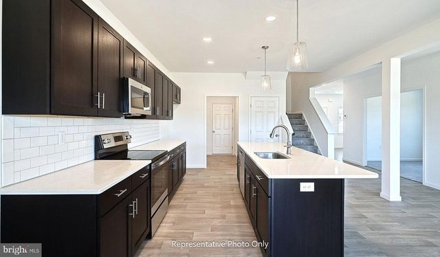 7843 OAK BROOK DR, Harrisburg, PA 17112