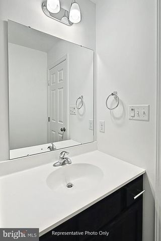 7843 OAK BROOK DR, Harrisburg, PA 17112