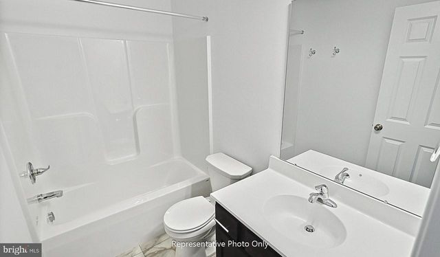 7843 OAK BROOK DR, Harrisburg, PA 17112