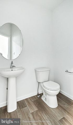 7843 OAK BROOK DR, Harrisburg, PA 17112