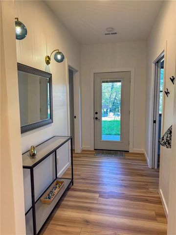 4901 Cheyenne Lane, Mclouth, KS 66054