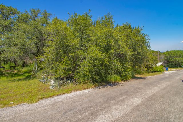 812 Arrowhead Court, Granbury, TX 76048