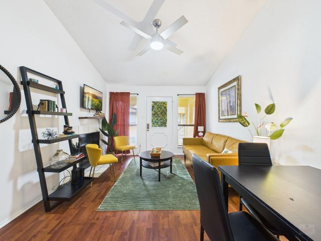 806 W 24th ST 300, Austin, TX 78705