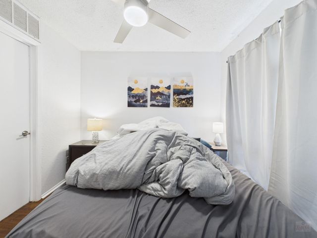 806 W 24th ST 300, Austin, TX 78705