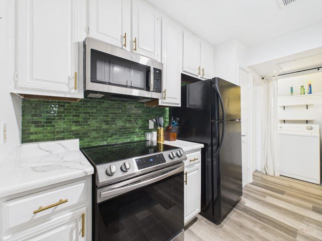 806 W 24th ST 300, Austin, TX 78705