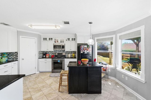 981 Shadow Creek BLVD, Buda, TX 78610