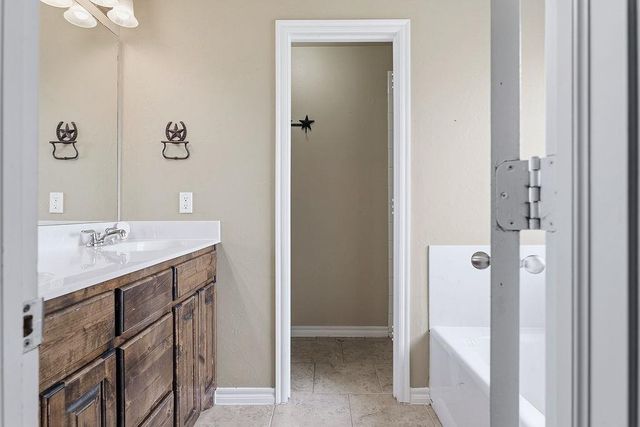 224 Comanche, Cashion, OK 73016