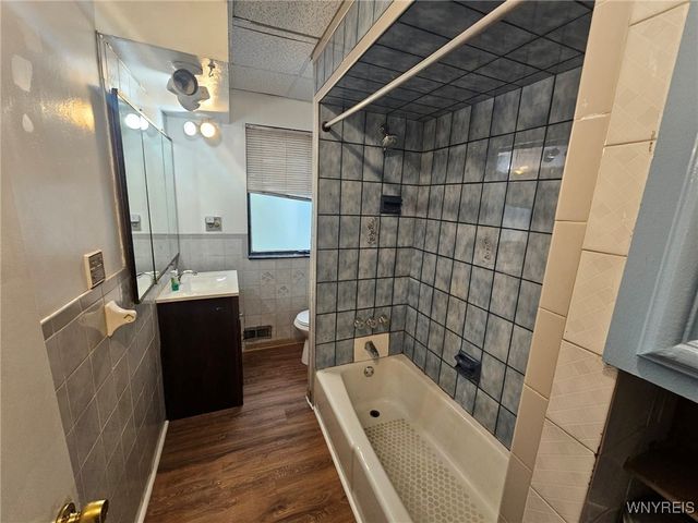 60 Pomona Place, Buffalo, NY 14210