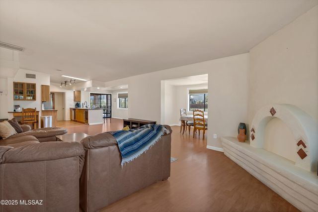 5122 W Camino De La Amapola, Tucson, AZ 85745