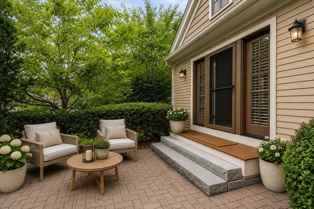 60 Graystone 60, Winchester, MA 01890