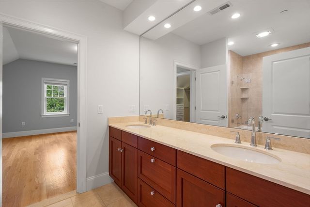 60 Graystone 60, Winchester, MA 01890