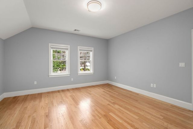 60 Graystone 60, Winchester, MA 01890