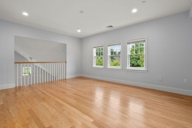 60 Graystone 60, Winchester, MA 01890