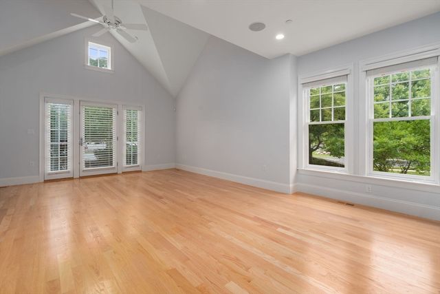 60 Graystone 60, Winchester, MA 01890