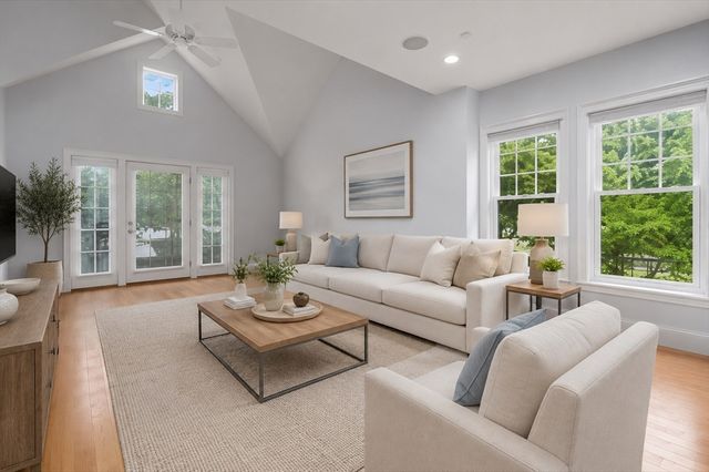 60 Graystone 60, Winchester, MA 01890