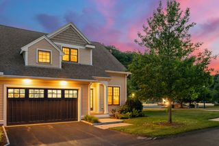 60 Graystone 60, Winchester, MA 01890