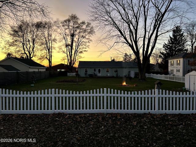 17566 Wapakoneta Road, Grand Rapids, OH 43522