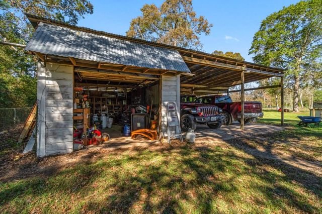 706 Sunny Drive, Livingston, TX 77351