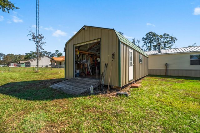 706 Sunny Drive, Livingston, TX 77351