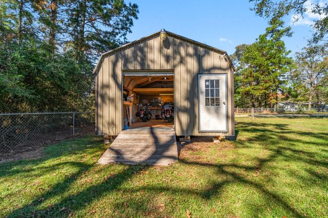 706 Sunny Drive, Livingston, TX 77351