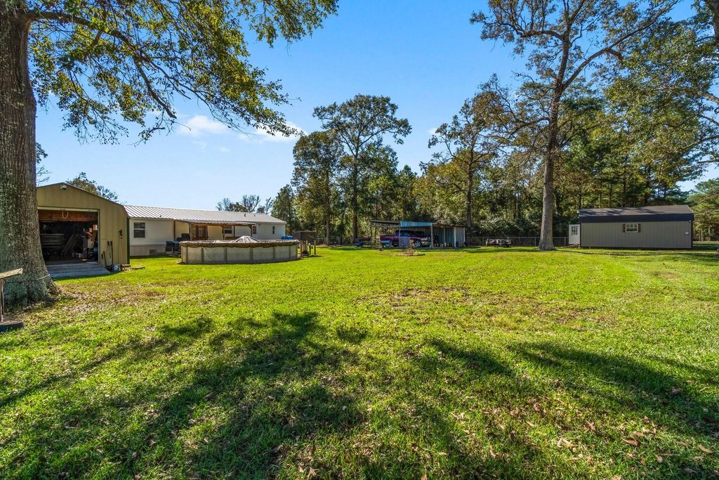 706 Sunny Drive, Livingston, TX 77351