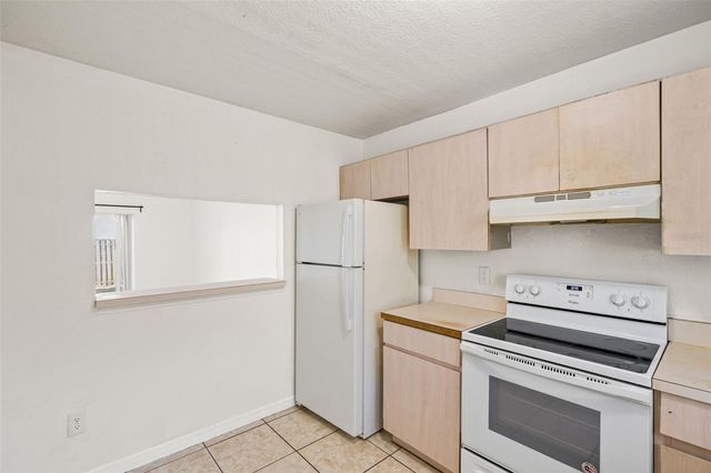 14415 AMERICAN CIRCLE 104, Tampa, FL 33613