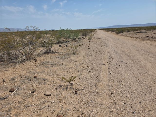 3660 S Montezuma Trail Unit One Blk A Lot 11, Golden Valley, AZ 86413