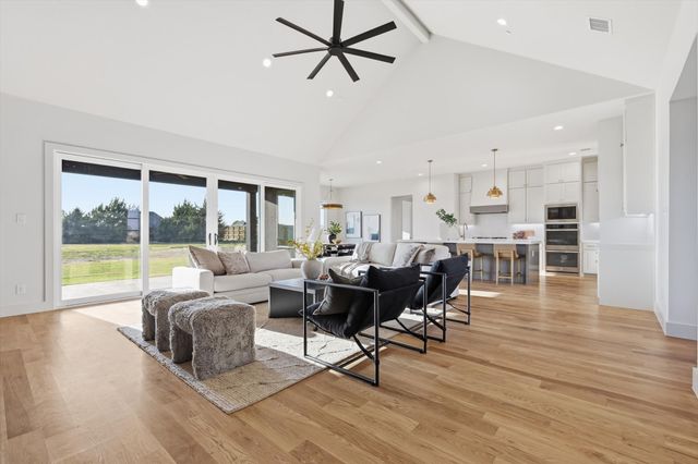 449 Whispering Way, Red Oak, TX 75154