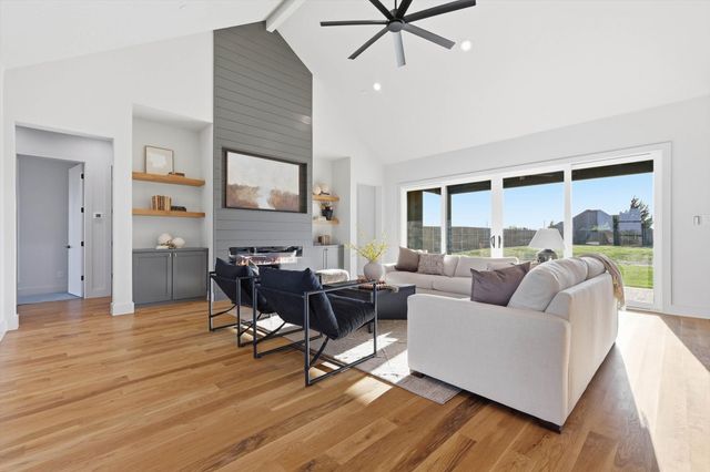 449 Whispering Way, Red Oak, TX 75154