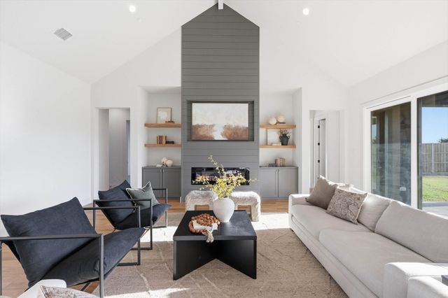 449 Whispering Way, Red Oak, TX 75154