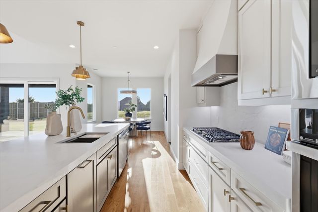 449 Whispering Way, Red Oak, TX 75154