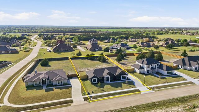 449 Whispering Way, Red Oak, TX 75154