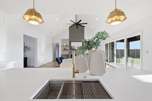 449 Whispering Way, Red Oak, TX 75154