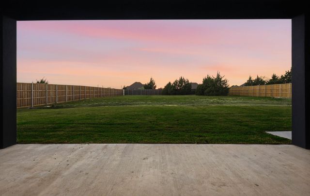 449 Whispering Way, Red Oak, TX 75154