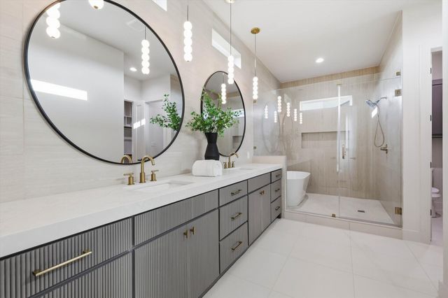 449 Whispering Way, Red Oak, TX 75154