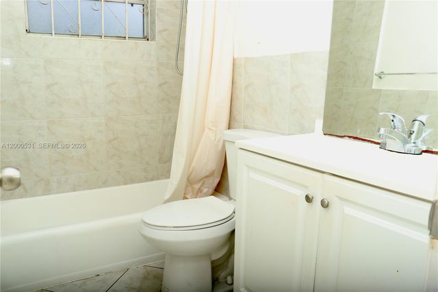 1240 NE 214th St, Miami, FL 33179